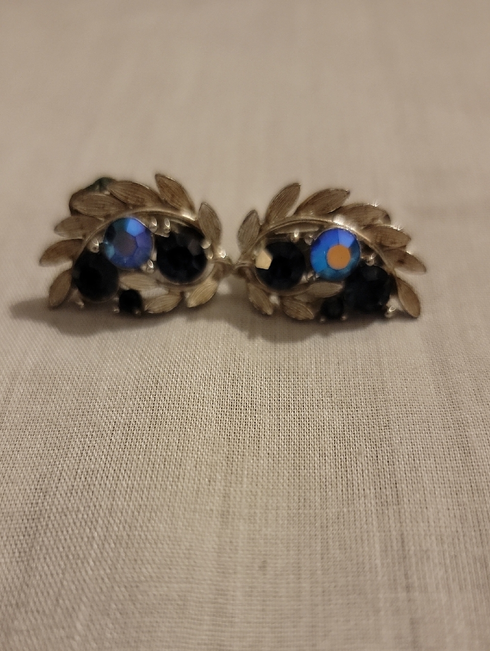 Lisner Silver Tone Clip On Cluster Earrings AB Blue Stones Leaf DESIGN
